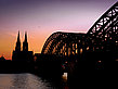 Kölner Dom hinter der Hohenzollernbrücke