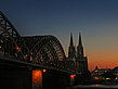 Kölner Dom hinter der Hohenzollernbrücke Fotos