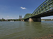Foto Schiff unter der Hohenzollernbrücke