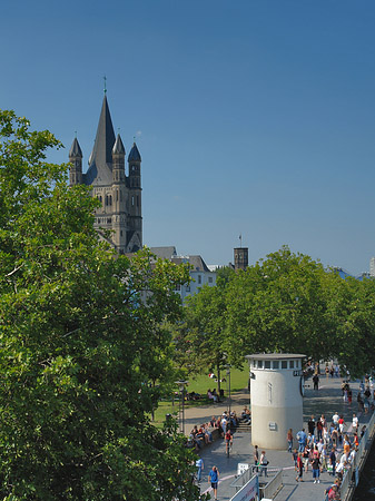 Foto Pegel Köln und die Spitze von St Martin - Köln