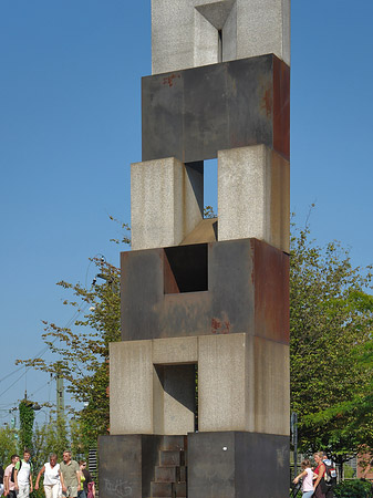 Statue auf dem Heinrich-Böll-Platz