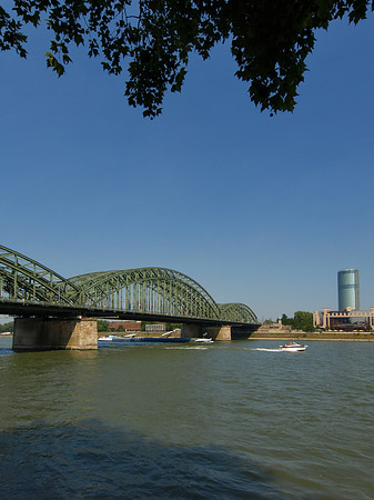 Hohenzollernbrücke reicht ans Kennedyufer Foto 