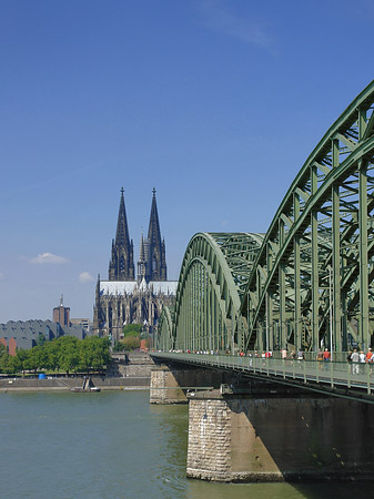 Hohenzollernbrücke am Kölner Dom Fotos