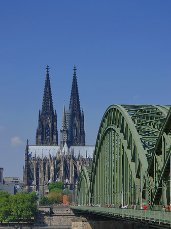 Hohenzollernbrücke am Kölner Dom Foto 