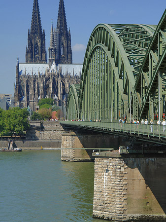 Foto Hohenzollernbrücke am Kölner Dom