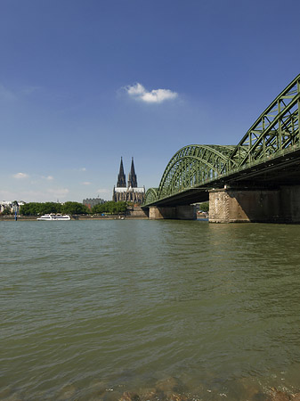 Fotos Schiff unter der Hohenzollernbrücke