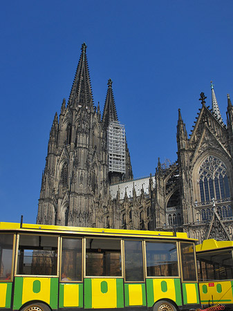 Foto Bimmelbahn fährt zum Kölner Dom - Köln