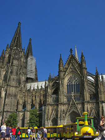 Foto Bimmelbahn fährt zum Kölner Dom - Köln