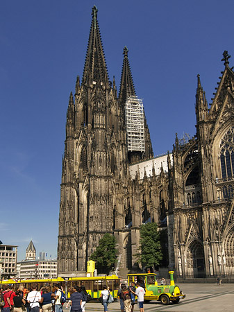 Foto Bimmelbahn fährt zum Kölner Dom - Köln