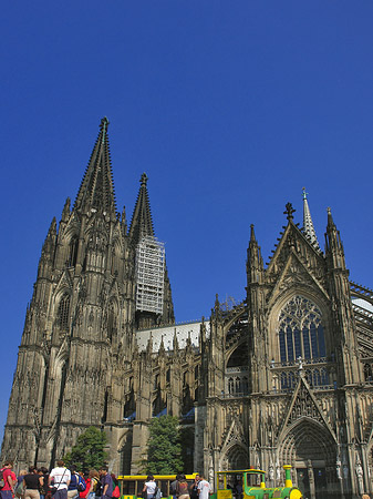 Bimmelbahn fährt zum Kölner Dom Fotos