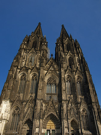 Fotos Touristen tummeln sich vor Kölner Dom