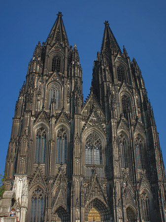 Fotos Touristen tummeln sich vor Kölner Dom