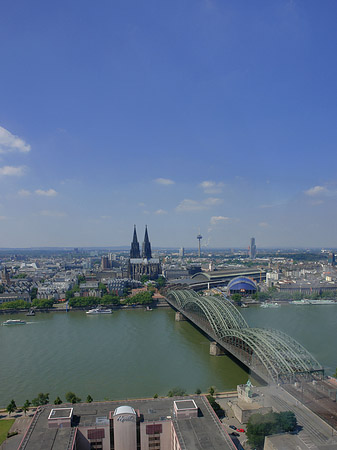 Hohenzollernbrücke und Kölner Dom Foto 