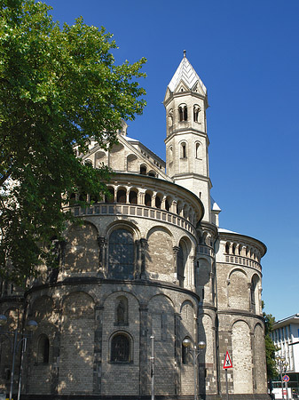 Foto Seitentürme und Westturm der St Aposteln - Köln