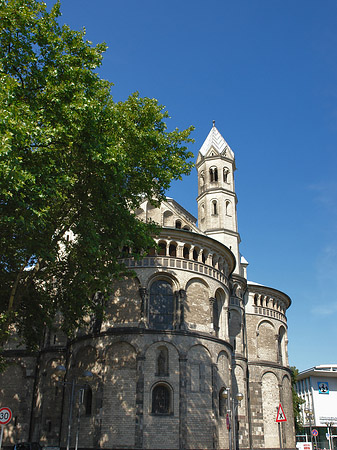 Seitentürme und Westturm der St Aposteln Foto 