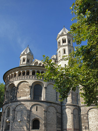 Foto Seitentürme und Westturm der St Aposteln - Köln