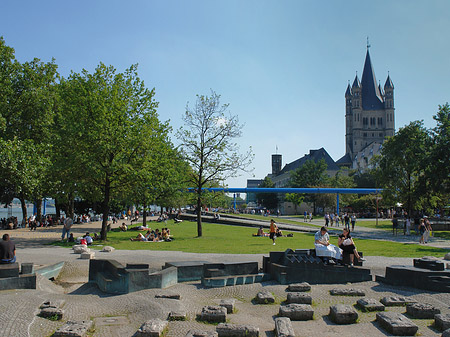 Heinrich-Böll-Platz vor Groß St Martin Fotos