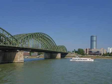 Hohenzollernbrücke reicht ans Kennedyufer