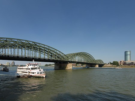 Hohenzollernbrücke reicht ans Kennedyufer