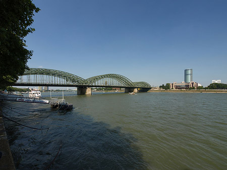 Foto Hohenzollernbrücke reicht ans Kennedyufer