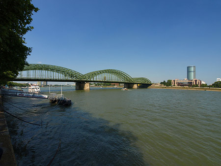 Fotos Hohenzollernbrücke reicht ans Kennedyufer | Köln