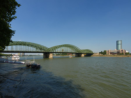 Hohenzollernbrücke reicht ans Kennedyufer Fotos