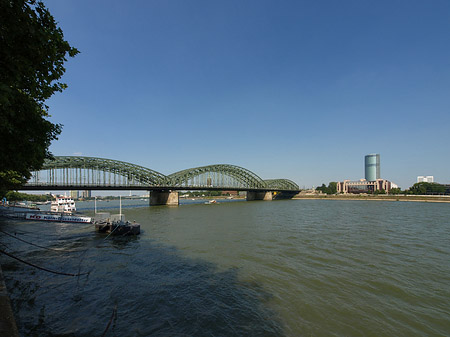 Foto Hohenzollernbrücke reicht ans Kennedyufer - Köln