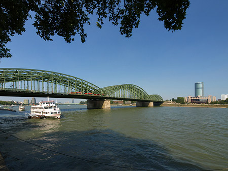 Fotos Hohenzollernbrücke reicht ans Kennedyufer | Köln