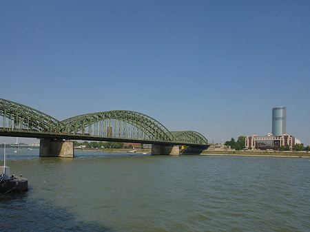 Hohenzollernbrücke reicht ans Kennedyufer