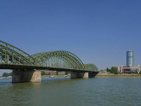 Foto Hohenzollernbrücke reicht ans Kennedyufer