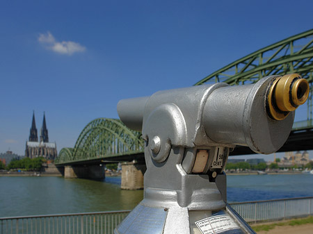 Fotos Fernrohr vor der Hohenzollernbrücke | Köln