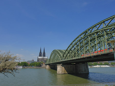 Foto Hohenzollernbrücke am Kölner Dom