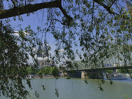 Hohenzollernbrücke am Kölner Dom Foto 