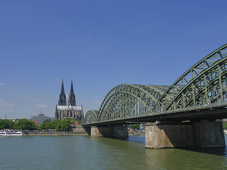 Hohenzollernbrücke am Kölner Dom Fotos