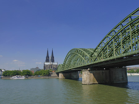 Hohenzollernbrücke am Kölner Dom Fotos