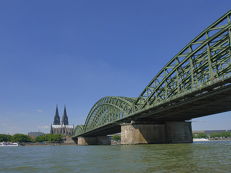 Hohenzollernbrücke am Kölner Dom Fotos