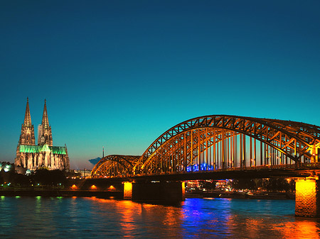 Fotos Kölner Dom hinter der Hohenzollernbrücke | Köln