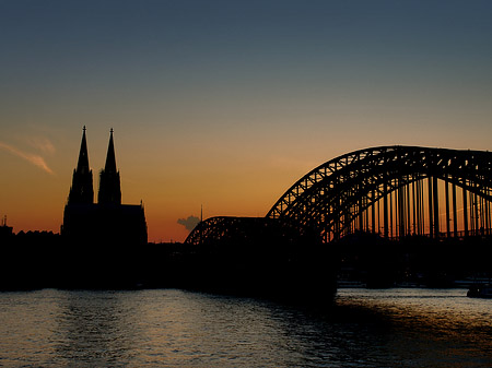 Fotos Kölner Dom hinter der Hohenzollernbrücke | Köln