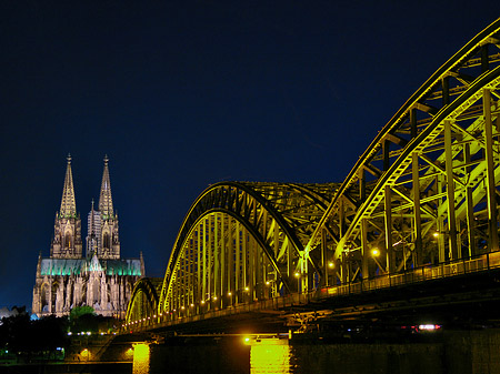 Fotos Kölner Dom hinter der Hohenzollernbrücke | Köln