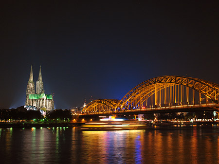 Fotos Kölner Dom hinter der Hohenzollernbrücke | Köln