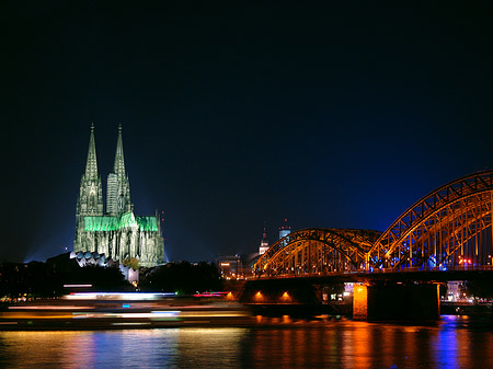 Fotos Kölner Dom hinter der Hohenzollernbrücke | Köln