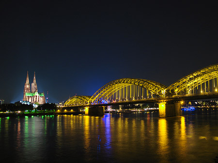 Fotos Kölner Dom hinter der Hohenzollernbrücke | Köln