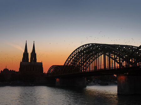 Fotos Kölner Dom hinter der Hohenzollernbrücke | Köln