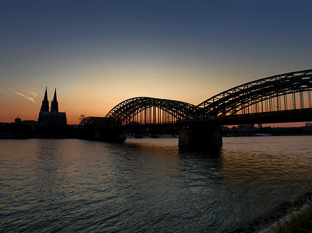 Fotos Kölner Dom hinter der Hohenzollernbrücke | Köln