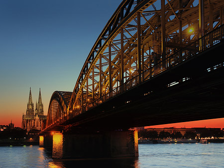 Fotos Kölner Dom hinter der Hohenzollernbrücke | Köln