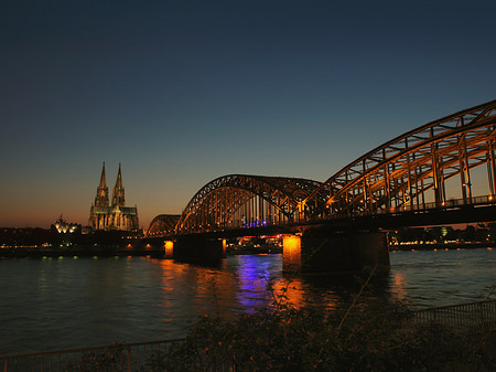 Fotos Kölner Dom hinter der Hohenzollernbrücke | Köln