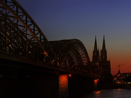 Fotos Kölner Dom hinter der Hohenzollernbrücke | Köln