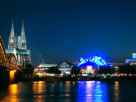 Blick auf musical-dome und Kölner Dom Fotos