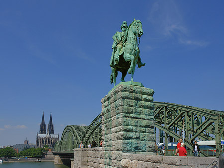 Fotos Reiterstatue vor dem Kölner Dom | Köln