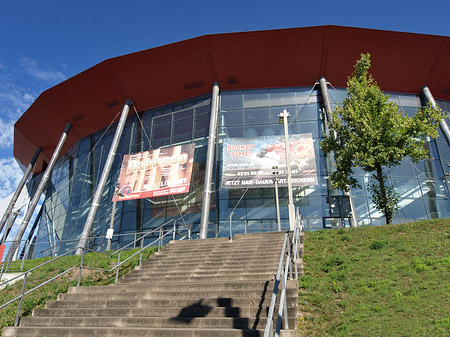 Kölnarena auf der Treppe